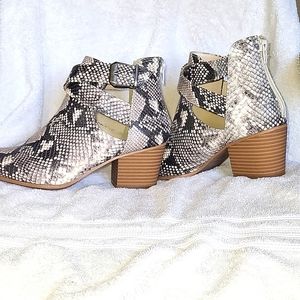 Snake skin boots. Black,grey, and white.